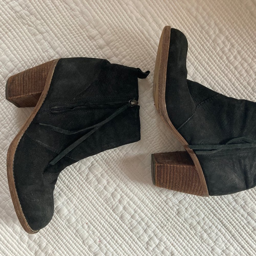 Dolce Vita Jax Black suede Heeled Bootie